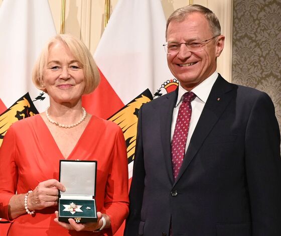 Maria Hasibeder, bis Dezember 2022 Präsidentin der Katholischen Aktion Oberösterreichs und Landeshauptmann Thomas Stelzer